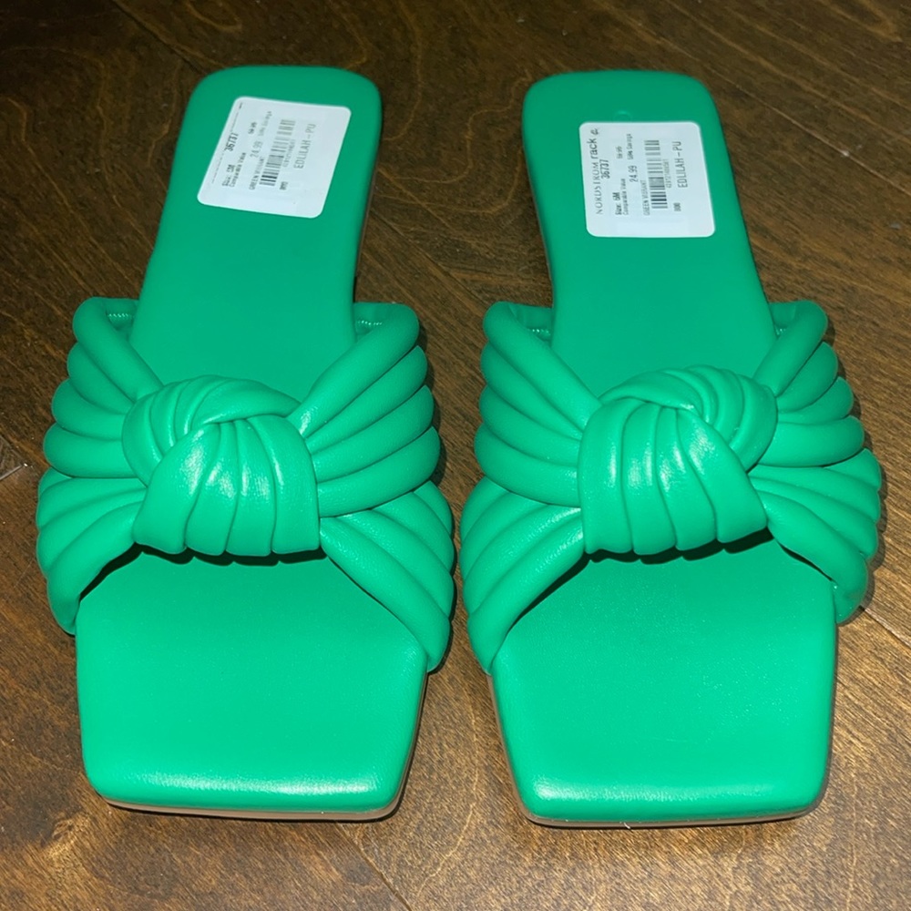 New, Open Edit Lilah knot slide
